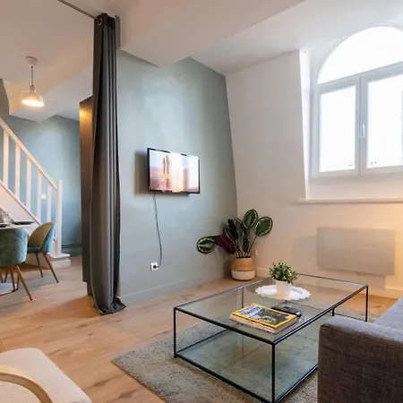 Gares - Duplex Avec Parking Apartment