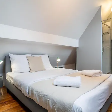 Gares - Duplex Avec Parking Apartment